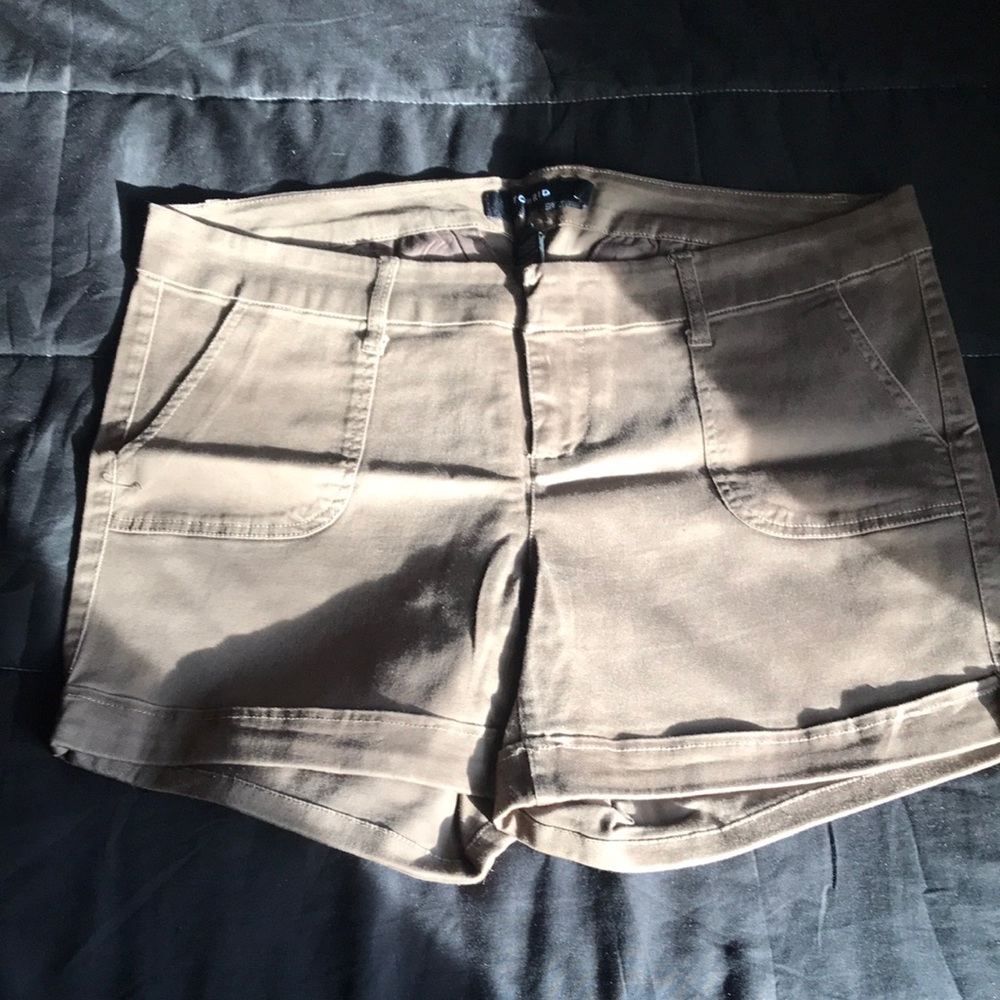 Torrid stretchy size 14 olive green shorts